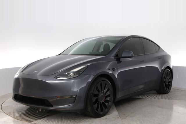 2022 Tesla Model Y — VIN 7SAYGDEF5NF520578