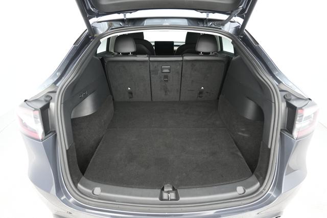 2022 Tesla Model Y — photo 6 of 23