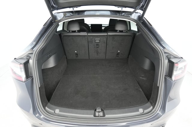 2022 Tesla Model Y — photo 6 of 23