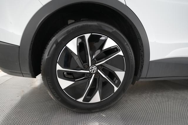 2022 Volkswagen ID.4 — photo 7 of 23