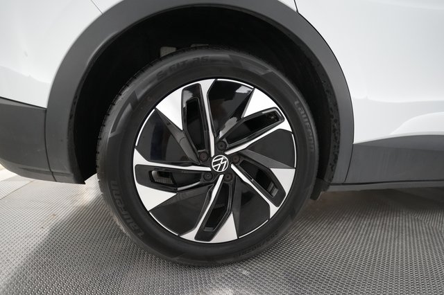 2022 Volkswagen ID.4 — photo 7 of 23