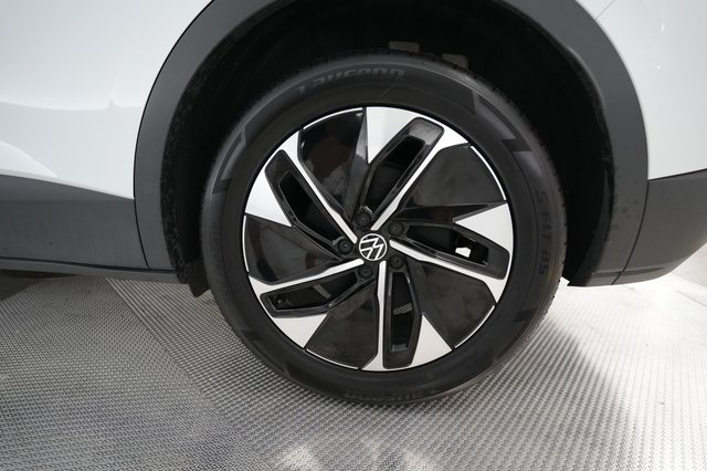 2022 Volkswagen ID.4 — photo 15 of 23