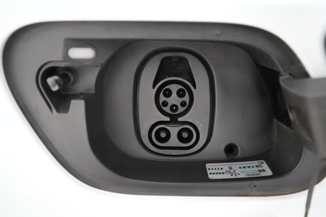 2022 Volkswagen ID.4 — photo 8 of 23