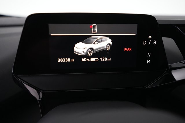 2022 Volkswagen ID.4 — photo 5 of 23