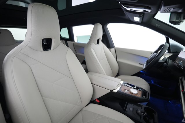 2024 BMW iX — photo 18 of 26