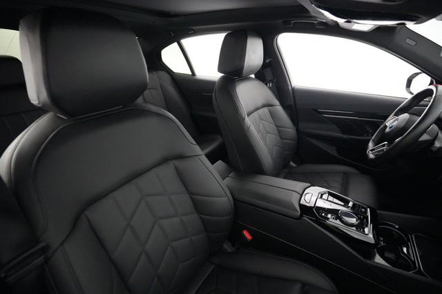 2024 BMW i5 — photo 18 of 23