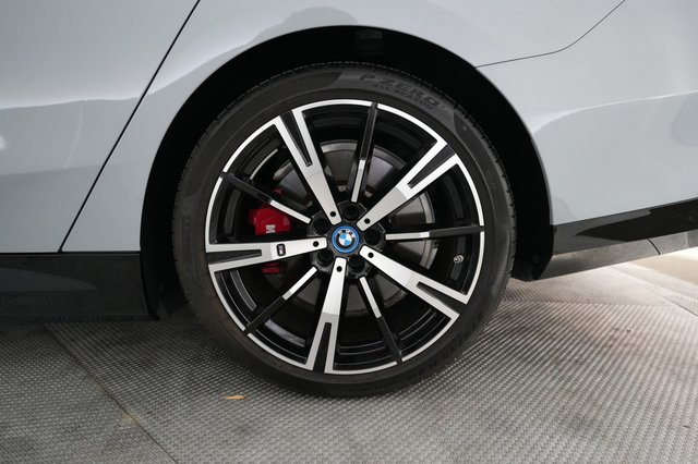 2024 BMW i5 — photo 7 of 23