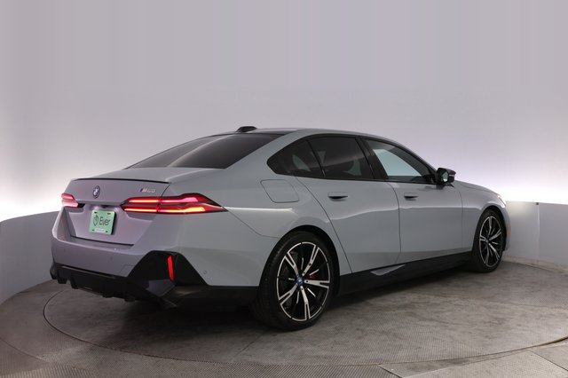 2024 BMW i5 — photo 2 of 23