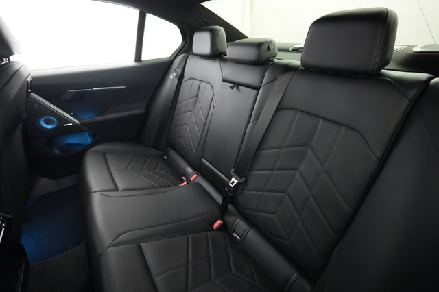 2024 BMW i5 — photo 19 of 23
