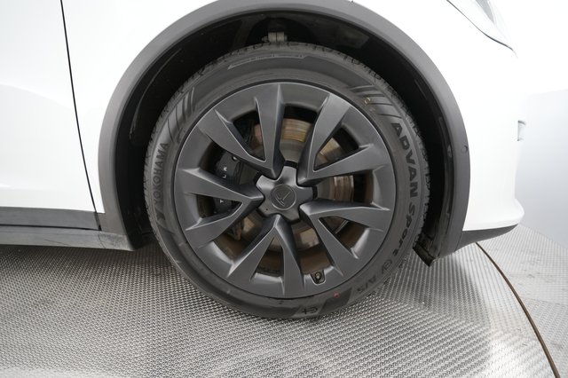 2022 Tesla Model X — photo 16 of 26