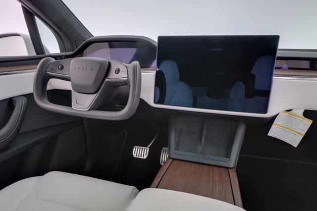 2022 Tesla Model X — photo 22 of 26