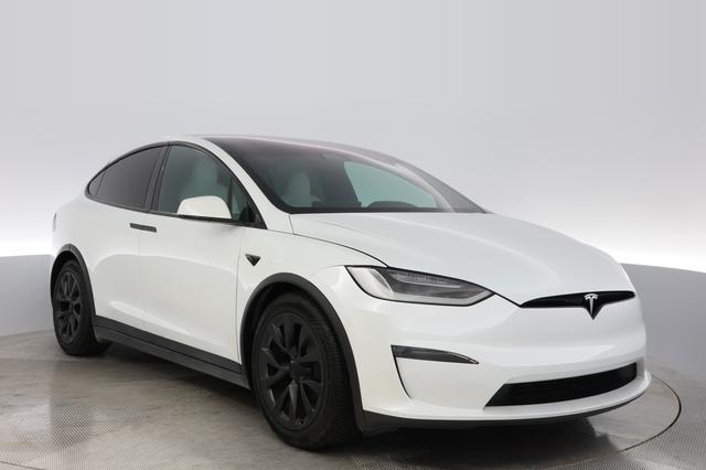 2022 Tesla Model X — photo 10 of 26