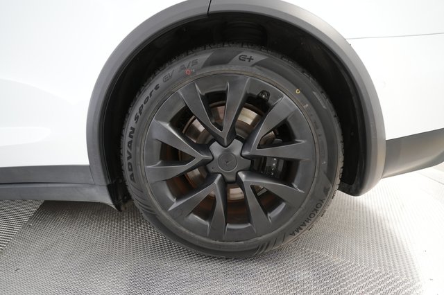 2022 Tesla Model X — photo 15 of 26