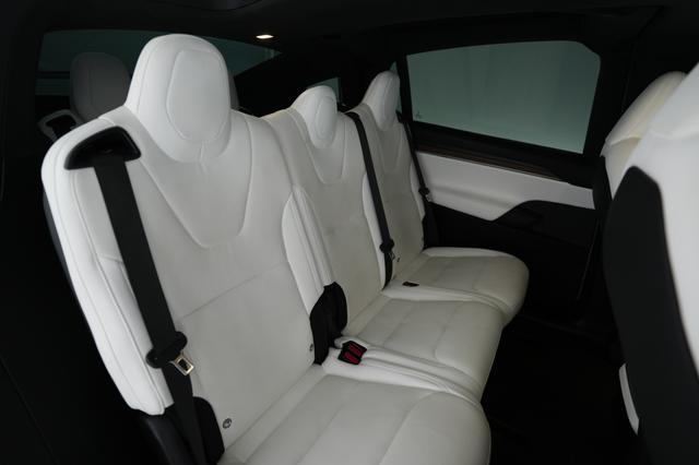 2022 Tesla Model X — photo 4 of 26