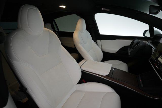 2022 Tesla Model X — photo 18 of 26