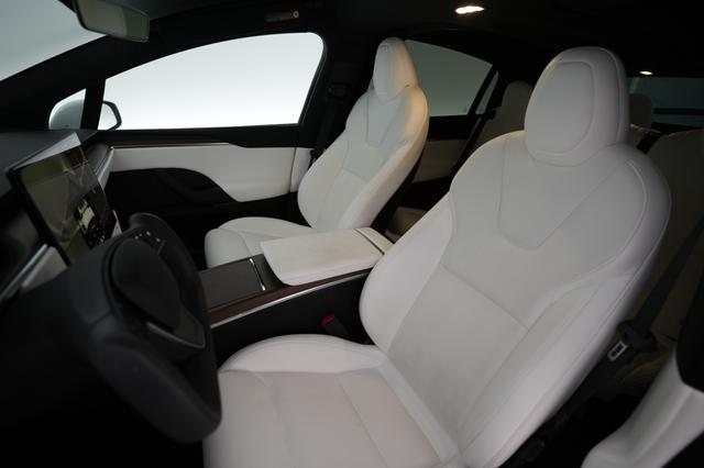 2022 Tesla Model X — photo 3 of 26