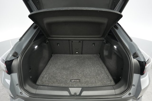 2023 Volkswagen ID.4 — photo 6 of 27