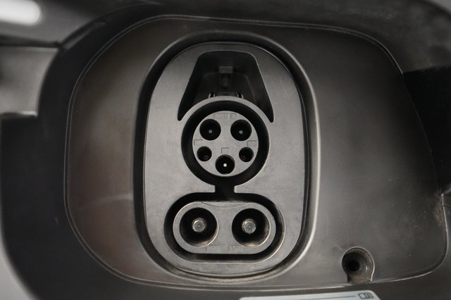 2023 Volkswagen ID.4 — photo 8 of 27