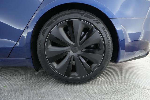 2023 Tesla Model S — photo 7 of 26