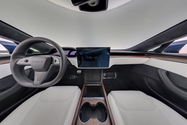 2023 Tesla Model S — photo 21 of 26