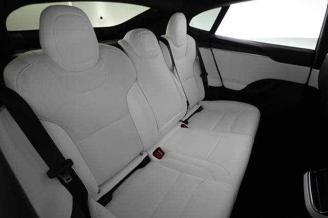 2023 Tesla Model S — photo 4 of 26