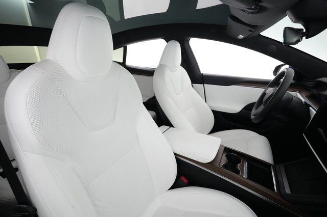 2023 Tesla Model S — photo 18 of 26
