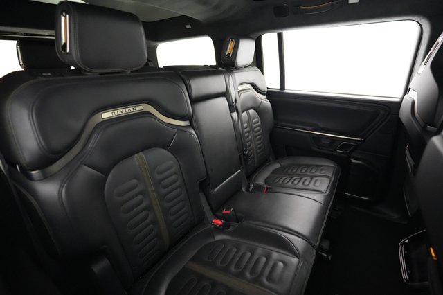 2023 Rivian R1S — photo 4 of 27