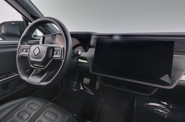 2023 Rivian R1S — photo 22 of 27