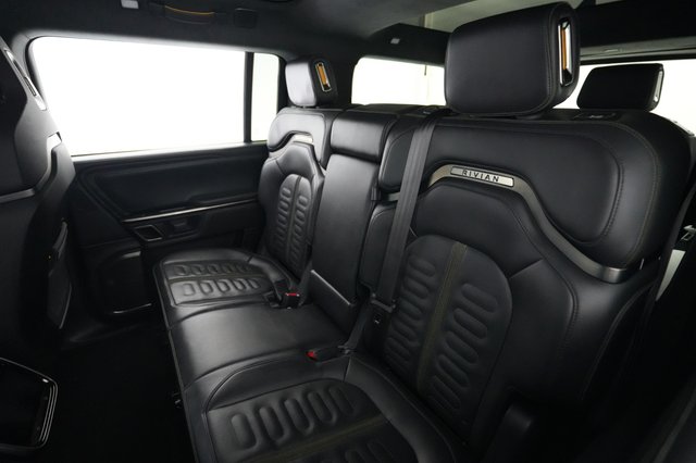 2023 Rivian R1S — photo 19 of 27