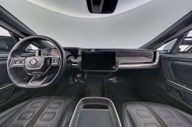 2023 Rivian R1S — photo 23 of 27