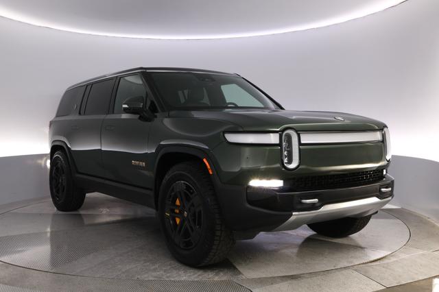 2023 Rivian R1S — photo 10 of 27