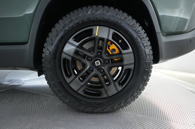 2023 Rivian R1S — photo 7 of 27