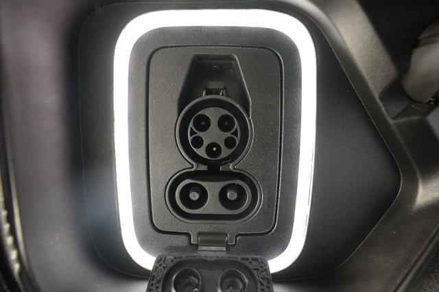 2023 Rivian R1S — photo 8 of 27