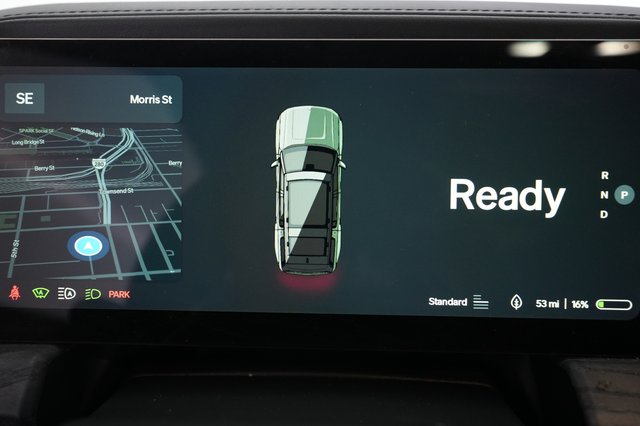 2023 Rivian R1S — photo 25 of 27