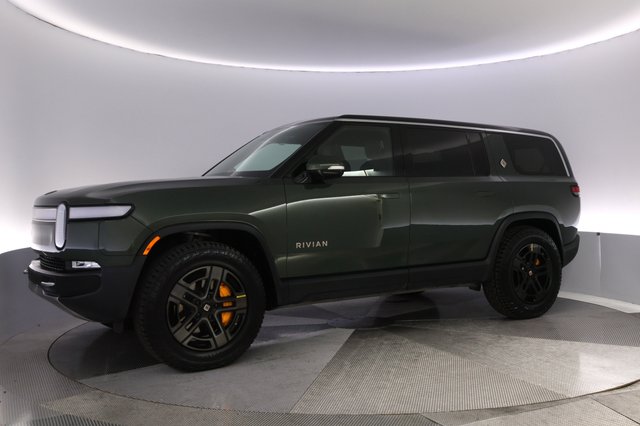 2023 Rivian R1S — photo 14 of 27