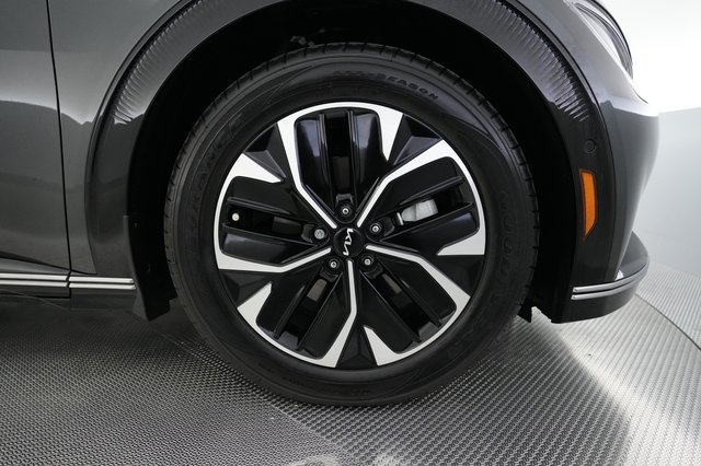 2023 Kia EV6 — photo 16 of 28
