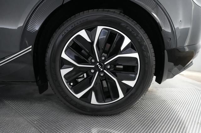 2023 Kia EV6 — photo 7 of 28
