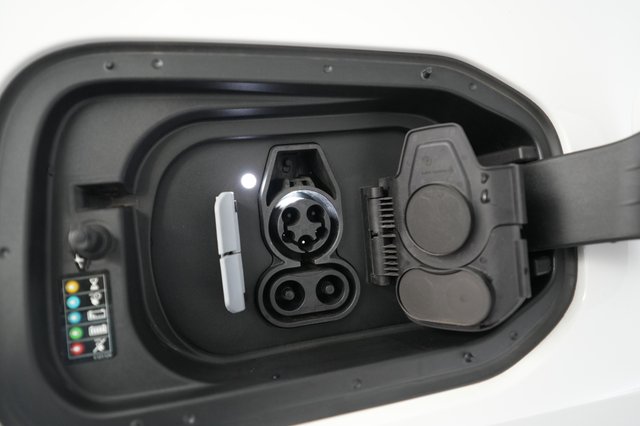 2023 BMW iX — photo 8 of 21