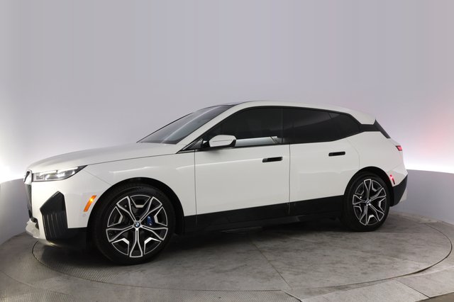 2023 BMW iX — photo 14 of 21