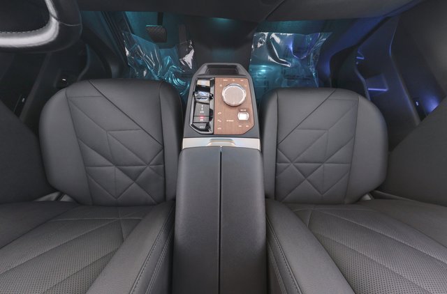 2023 BMW iX — photo 22 of 23