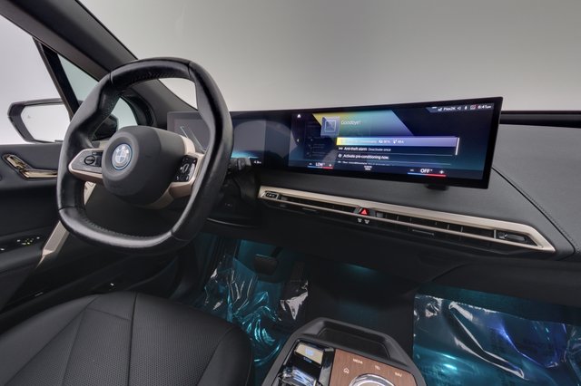 2023 BMW iX — photo 20 of 23