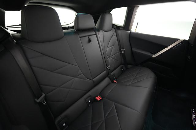 2023 BMW iX — photo 4 of 23