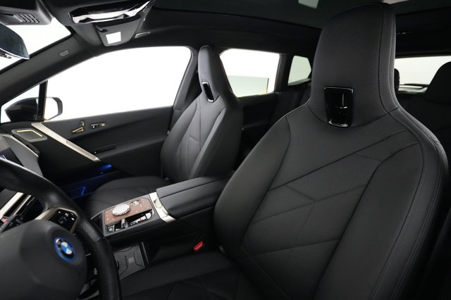 2023 BMW iX — photo 3 of 23