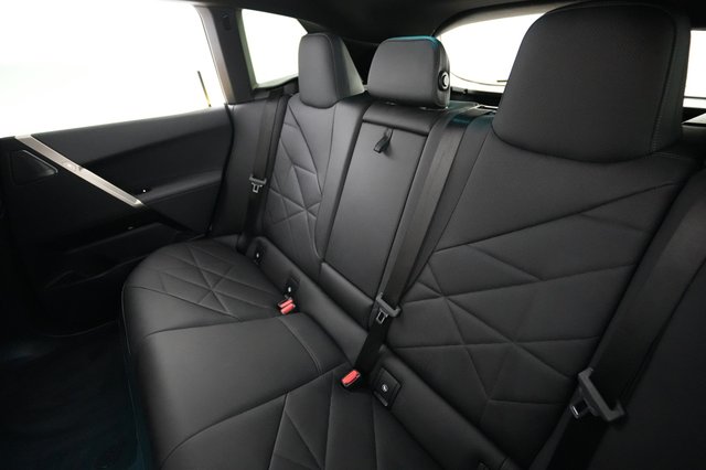 2023 BMW iX — photo 19 of 23