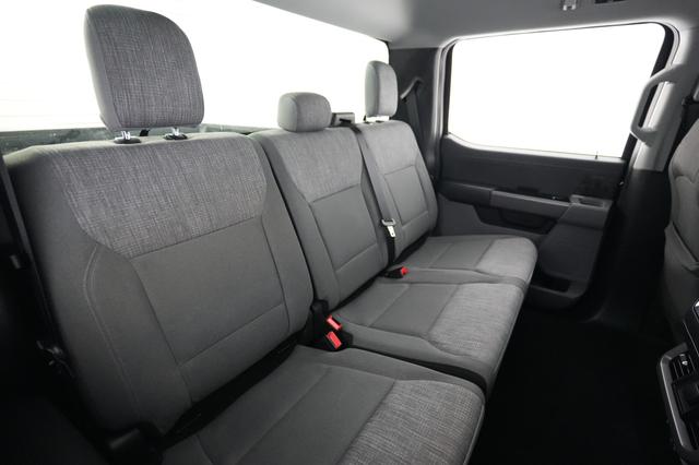 2023 Ford F-150 Lightning — photo 4 of 19