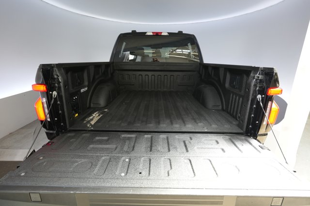 2023 Ford F-150 Lightning — photo 6 of 19