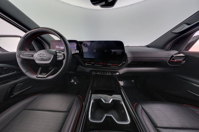 2024 Chevrolet Silverado EV — photo 15 of 18
