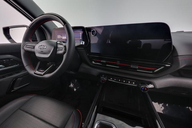 2024 Chevrolet Silverado EV — photo 14 of 18