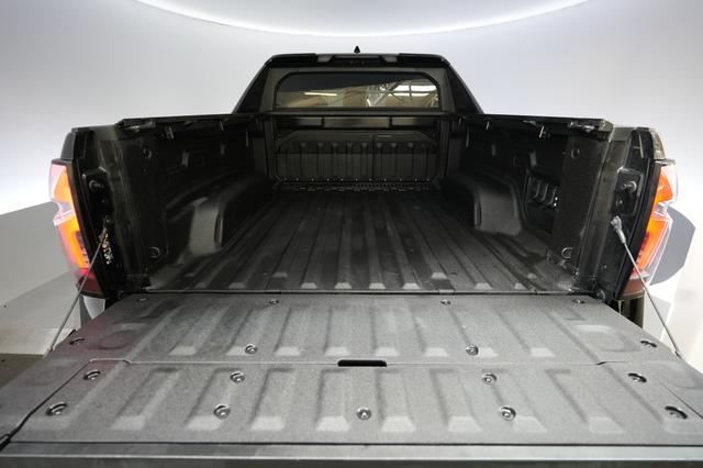 2024 Chevrolet Silverado EV — photo 6 of 18