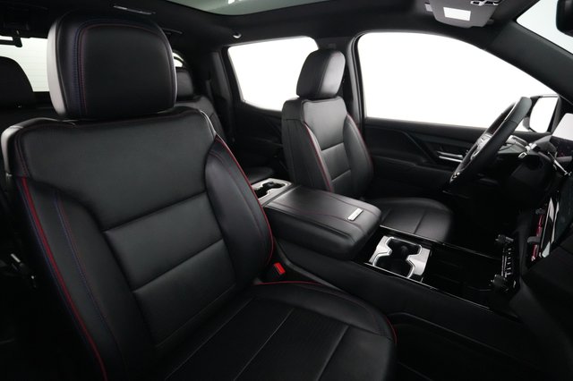 2024 Chevrolet Silverado EV — photo 12 of 18
